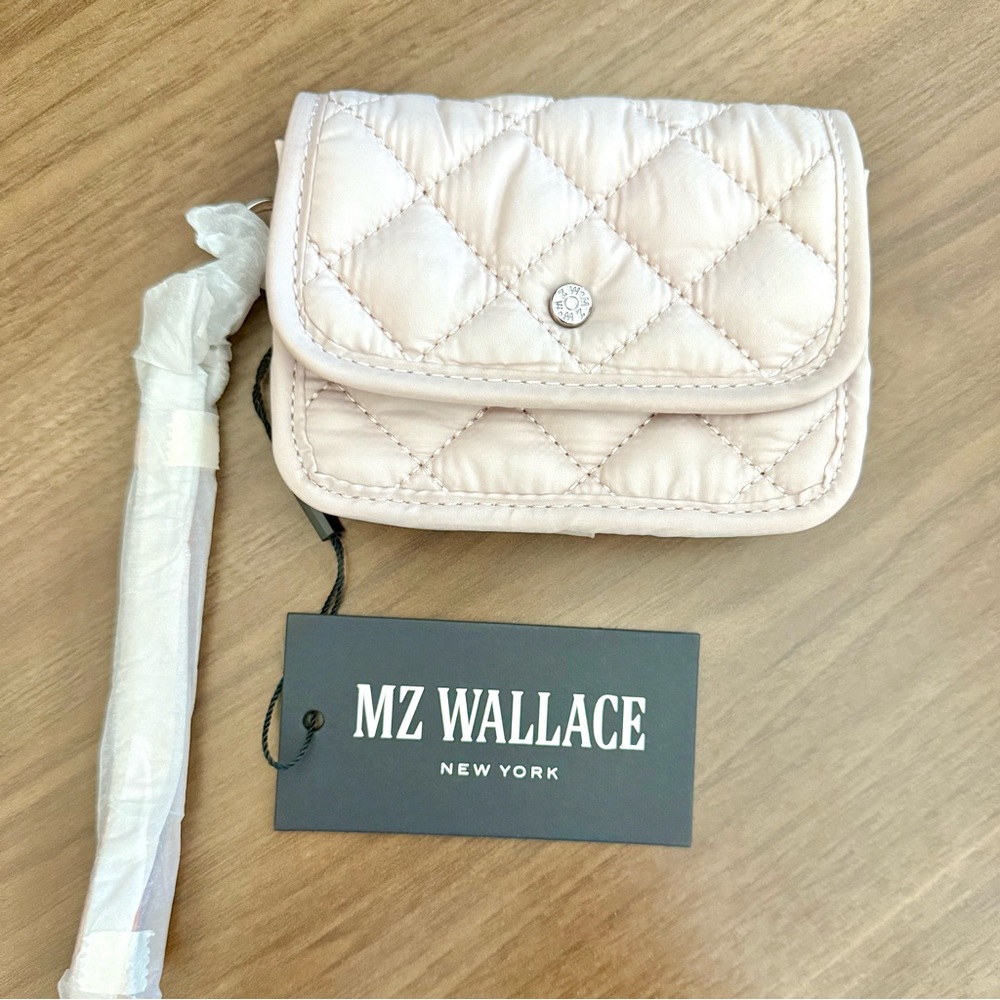 BNWT MZ Wallace snap wristlet in Rose 🤩💕